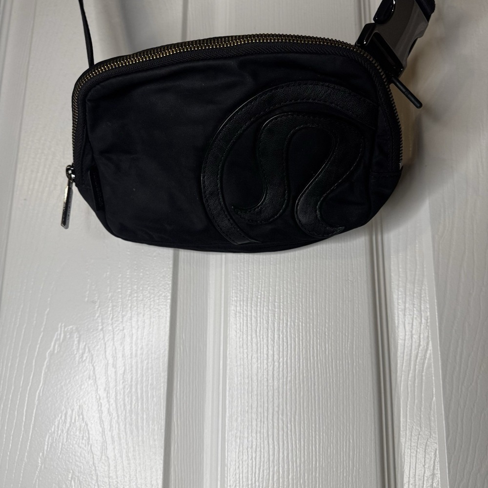 Lululemon Everywhere Belt Bag Large 2L Black Nylon Crossbody Fanny Pack